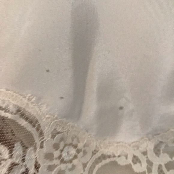 Vintage Victoria Secret Off White Short Lace Trimmed Slip Size Small Made in USA - Picture 2 of 9